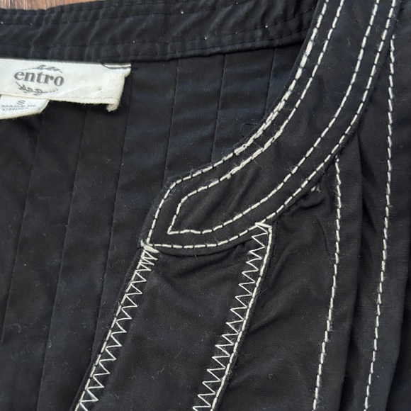 NWOT Entro Black Blouse with White/Cream Stitching - Picture 7 of 7